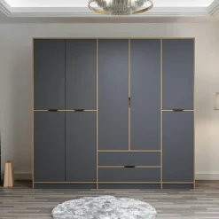 Armoire dressing chambre effet bois, 8 portes blanches BYRON