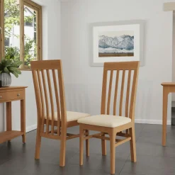 Chaise de salle à manger en bois de chêne et tissu, dossier croisé (lot de 2) CRUZ