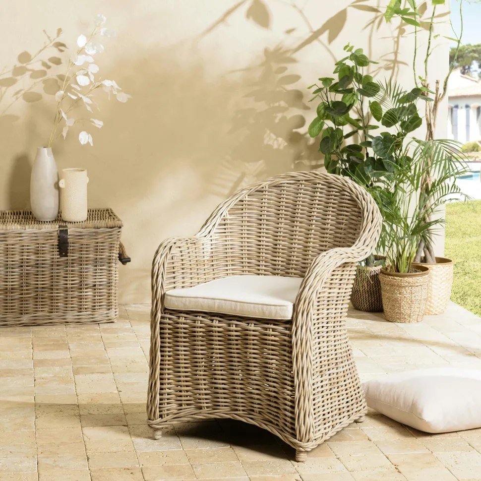 Fauteuil en kubu et rotin avec coussin blanc MANY