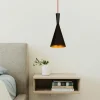 Lampe de chevet suspendue noire mat câble rouge, forme cône SILE