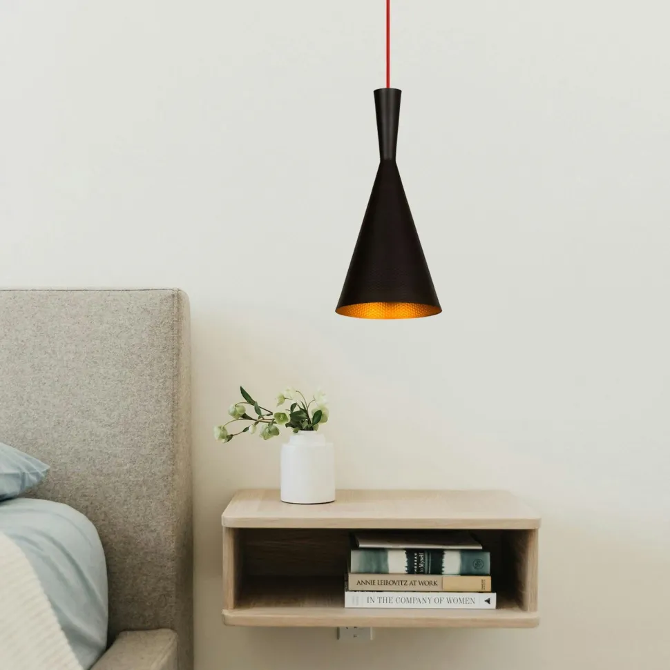 Lampe de chevet suspendue noire mat câble rouge, forme cône SILE