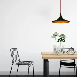 Lampe de chevet suspendue noire mat câble rouge, forme cône SILE