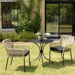 Salon de jardin 1 table ronde métal noir D70 cm - 2 fauteuils cordage couleur naturelle 1 coussin noir GIJON