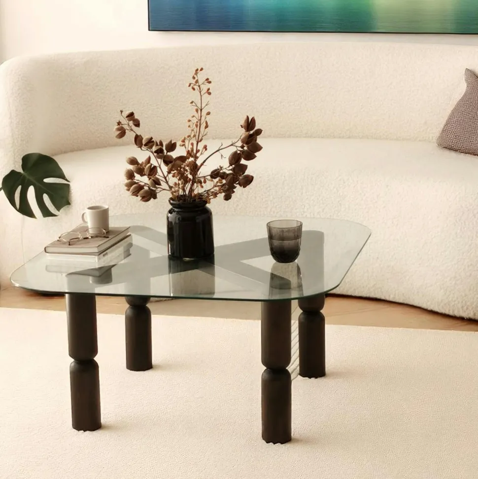 Table basse carrée en verre fumé - pieds bois sculpté BOMA